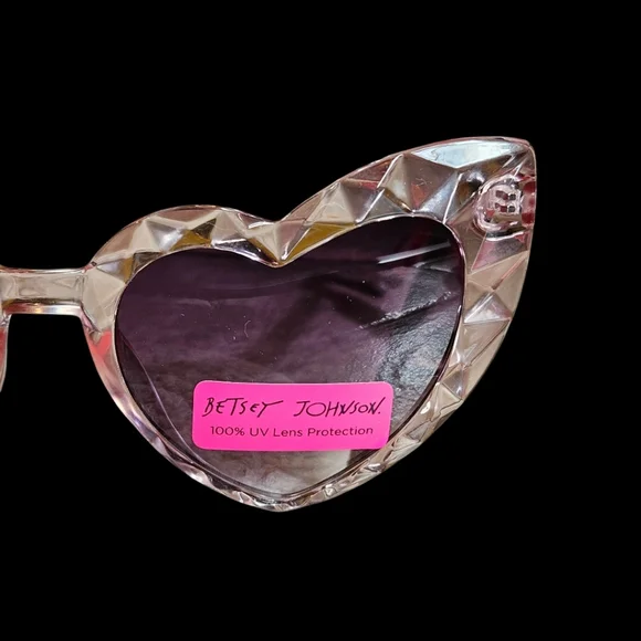 🕶 💕Betsey Johnson Pastel Pink Crystal Frame Heart Sunglasses - NWT - Picture 5 of 7